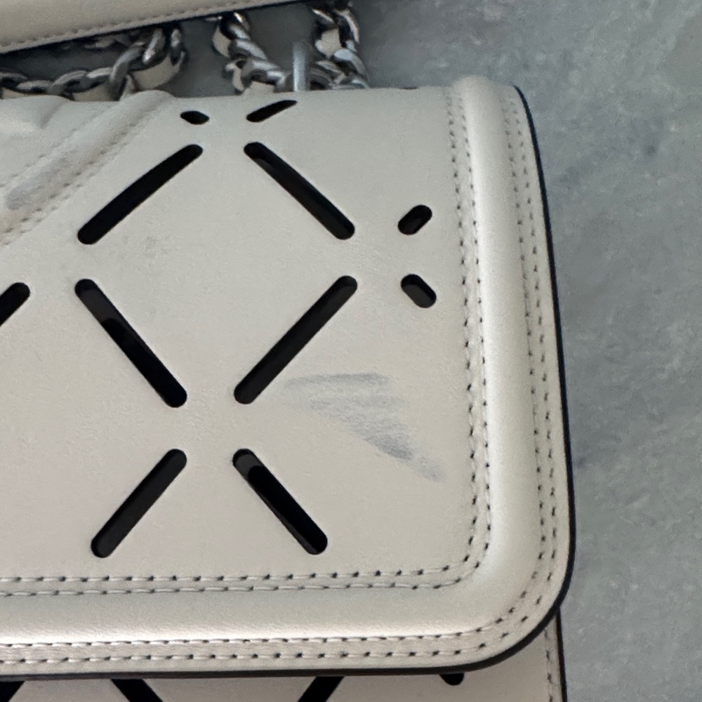 Tory Burch Cream Cut-Out Shoulder Bag - Picture 5 of 16